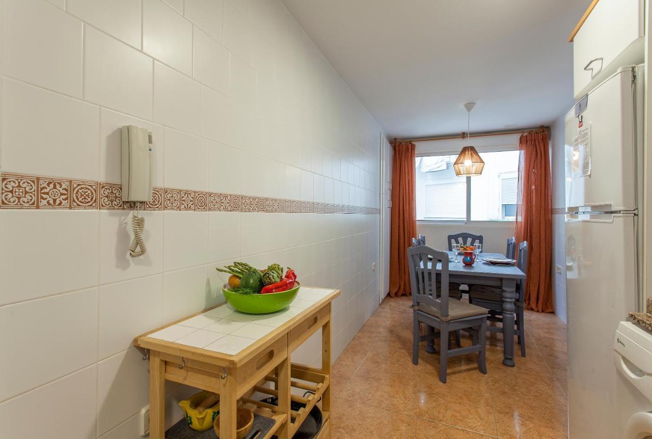Apartment Near The Marina, Валенсия Экстерьер фото