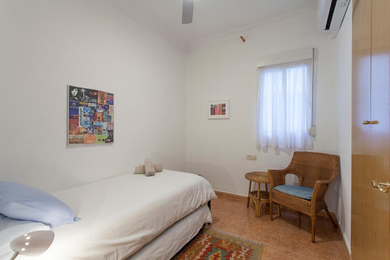 Apartment Near The Marina, Валенсия Экстерьер фото
